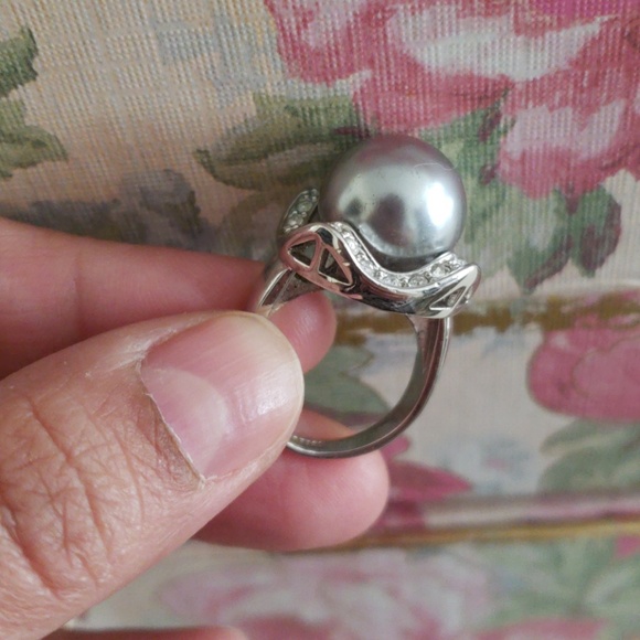 Ring - Picture 2 of 3